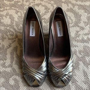 Steve Madden Leather Gunmetal Peep Toe Wedge